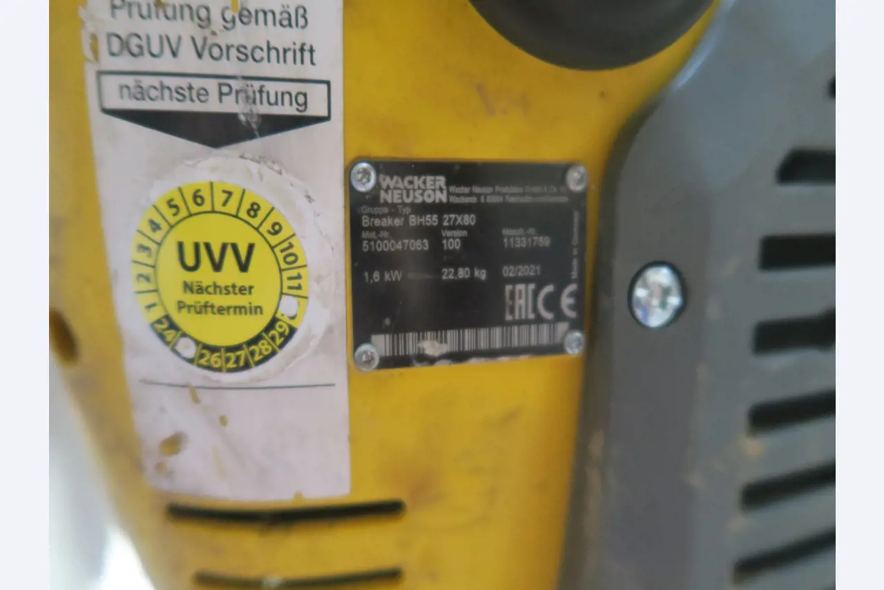 Sprzęt warsztatowy i różne akcesoria z sektora budowlanego-2