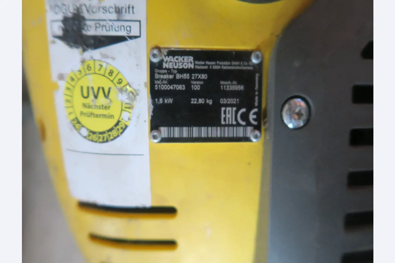 Dílenské vybavení a různé příslušenství z oblasti stavebnictví-2