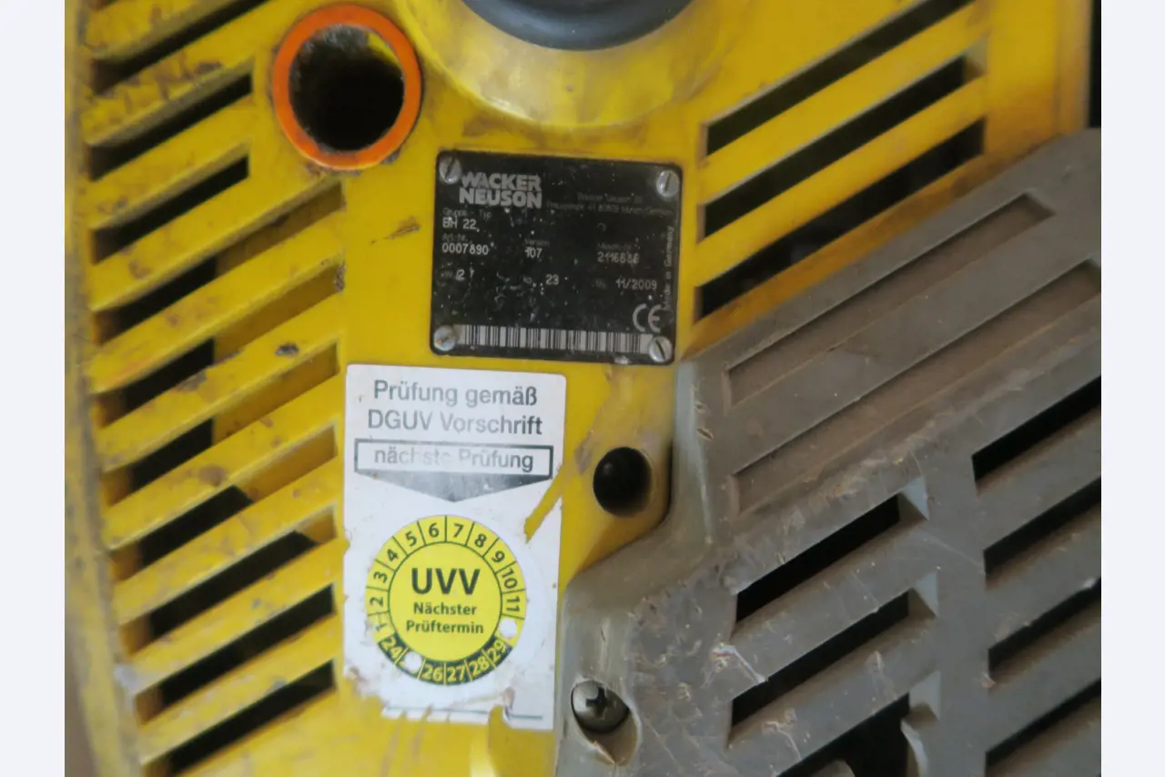 Workshop equipment and various accessories from the construction sector-2