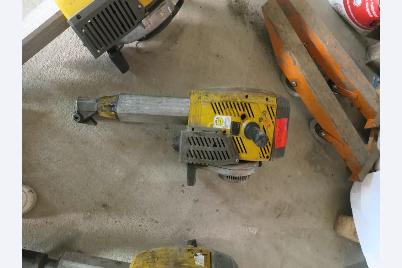 Workshop equipment and various accessories from the construction sector-1