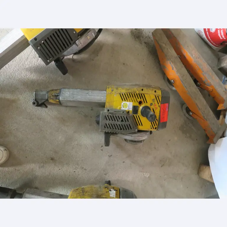 Workshop equipment and various accessories from the construction sector-1