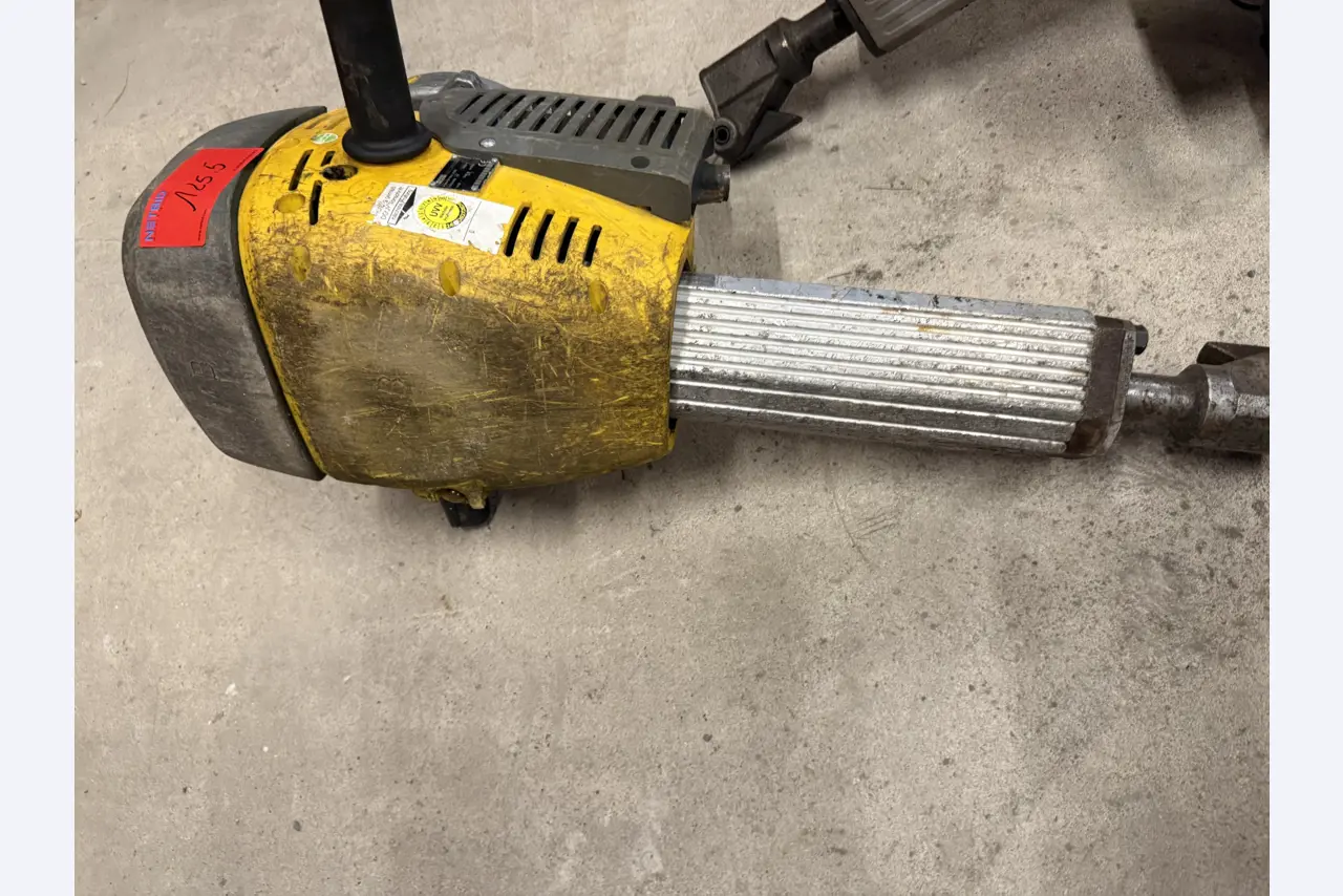 Workshop equipment and various accessories from the construction sector-1