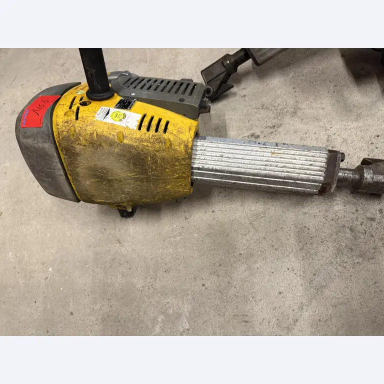 Workshop equipment and various accessories from the construction sector-1