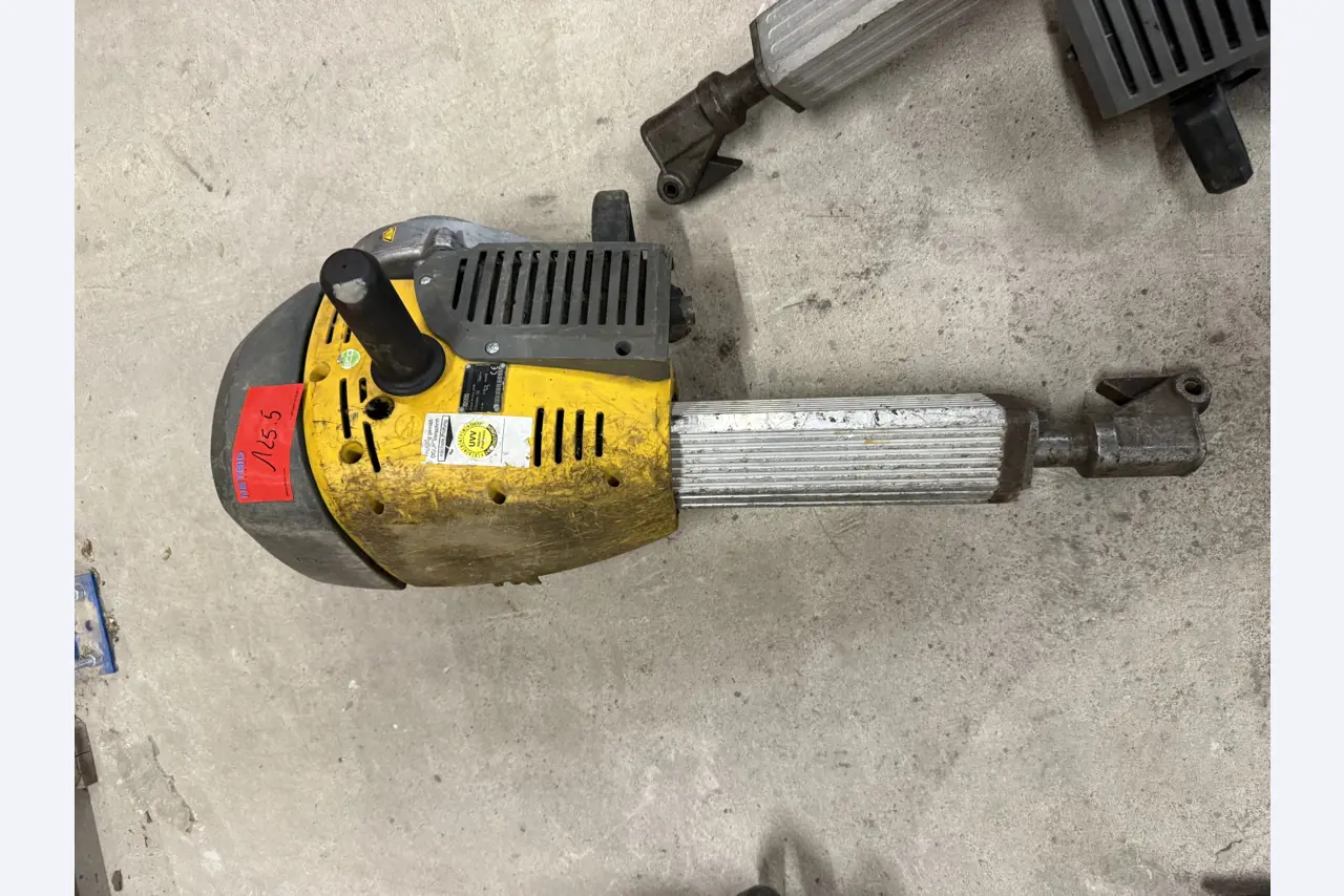 Workshop equipment and various accessories from the construction sector-2