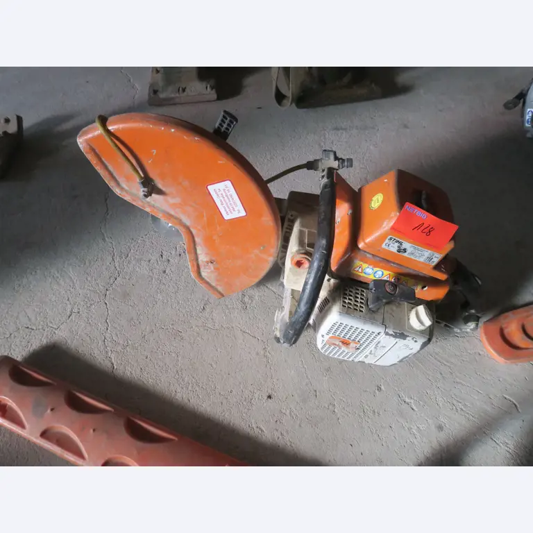 Dílenské vybavení a různé příslušenství z oblasti stavebnictví-1