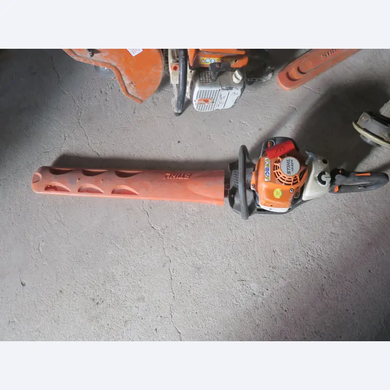 Dílenské vybavení a různé příslušenství z oblasti stavebnictví-1