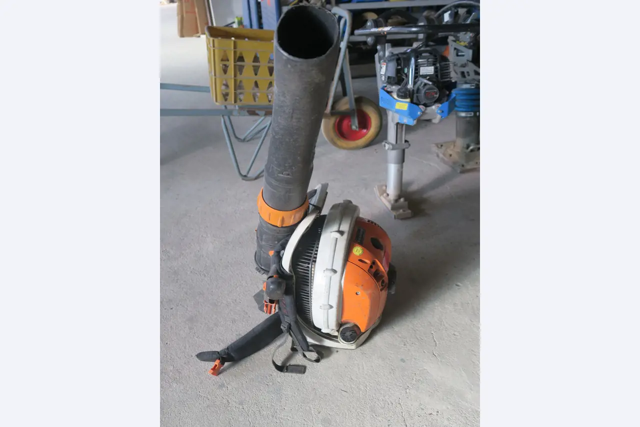 Workshop equipment and various accessories from the construction sector-1