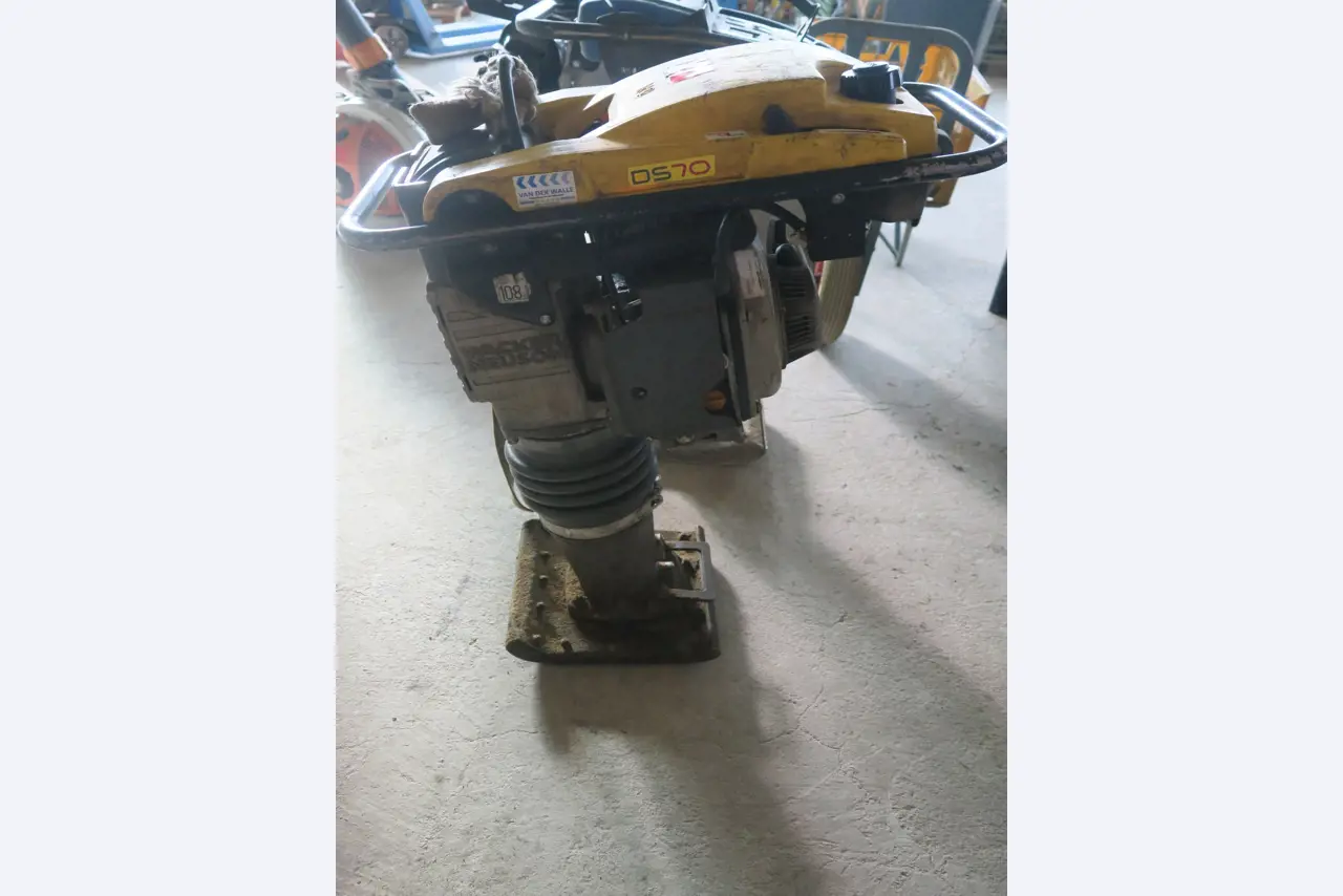 Workshop equipment and various accessories from the construction sector-1