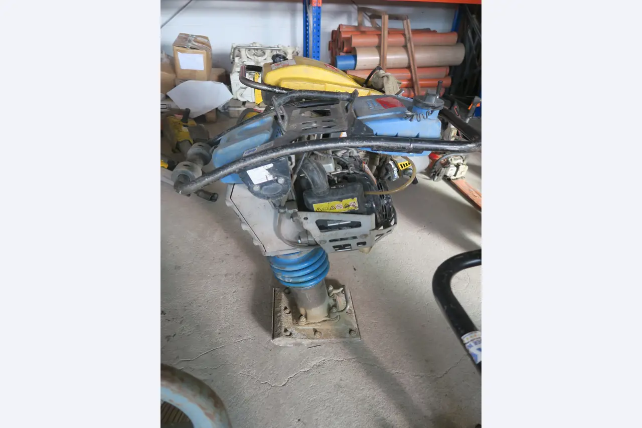 Workshop equipment and various accessories from the construction sector-2