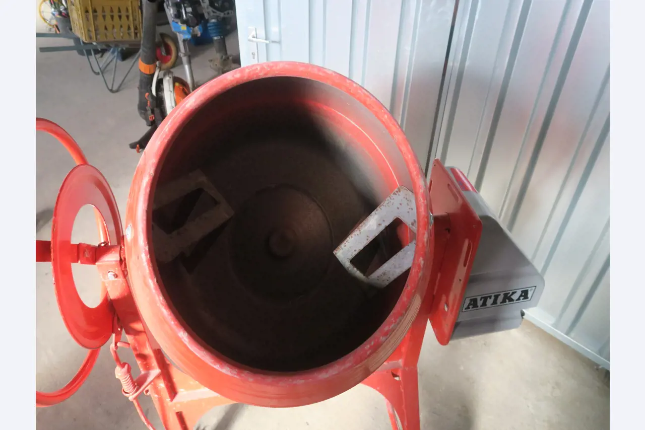 Workshop equipment and various accessories from the construction sector-2