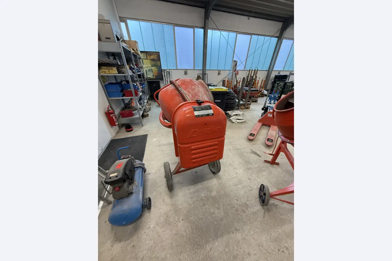 Workshop equipment and various accessories from the construction sector-1