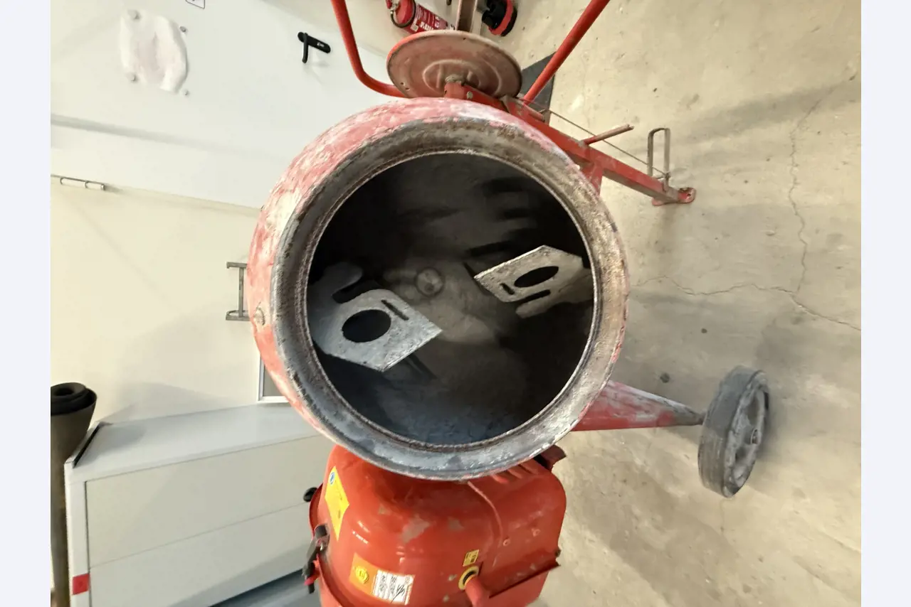 Workshop equipment and various accessories from the construction sector-3