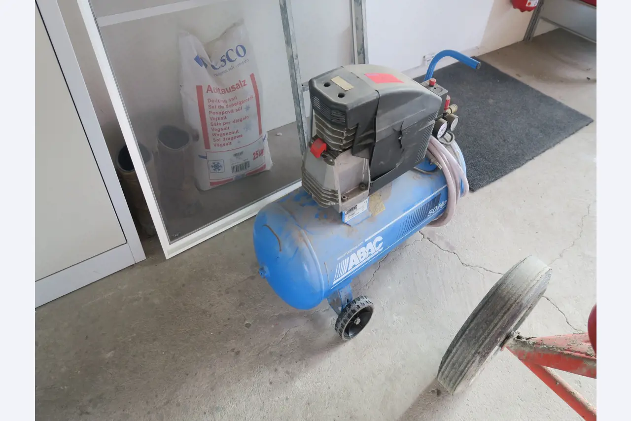 Workshop equipment and various accessories from the construction sector-1