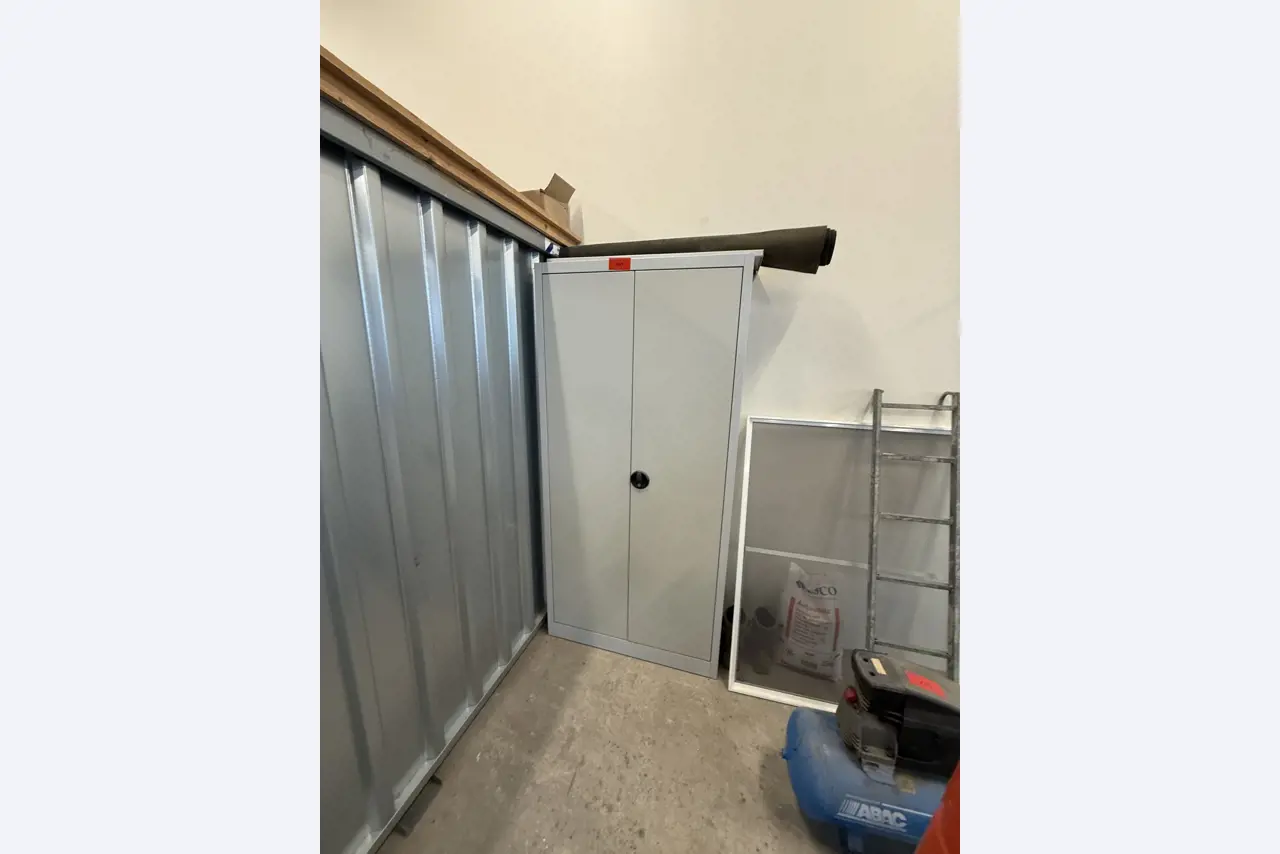 Werkplaatsuitrusting en diverse accessoires uit de bouwsector-1