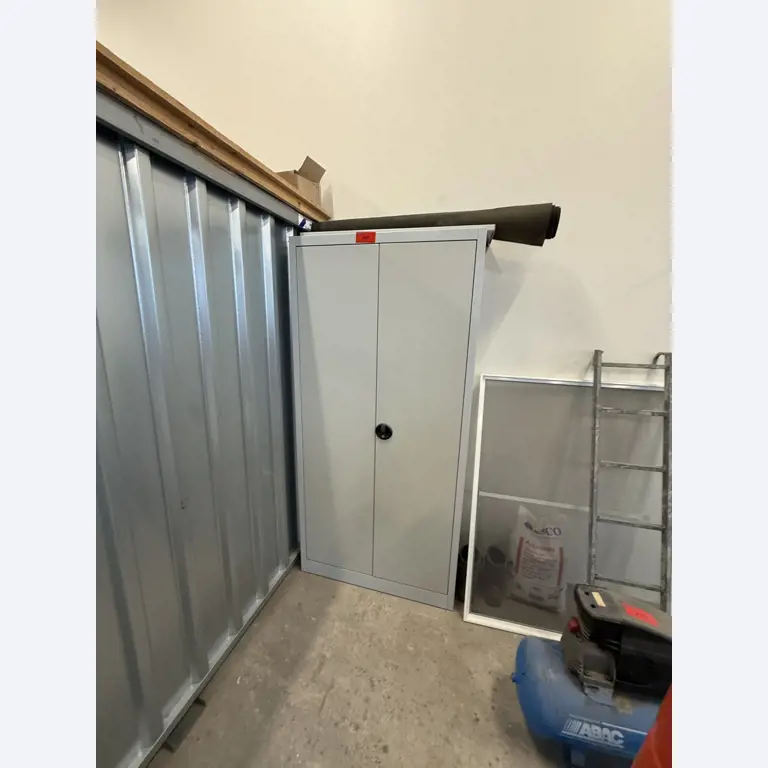 Werkplaatsuitrusting en diverse accessoires uit de bouwsector-1