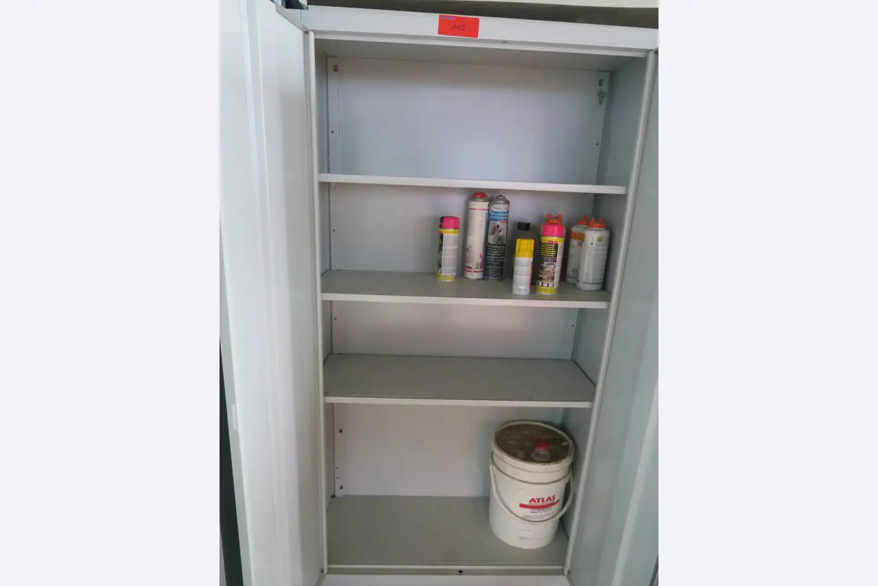 Werkplaatsuitrusting en diverse accessoires uit de bouwsector-2