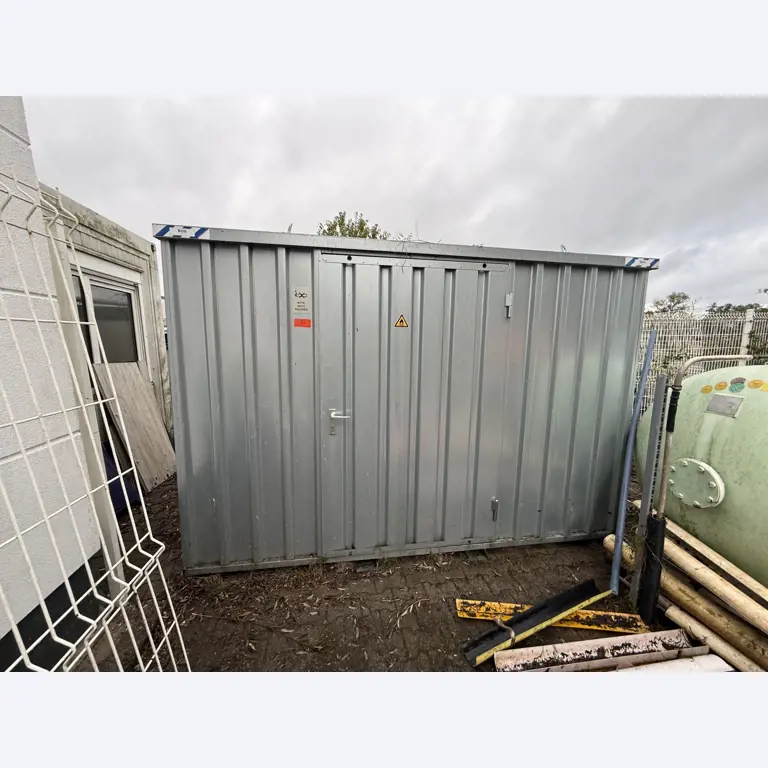 Workshop equipment and various accessories from the construction sector-1