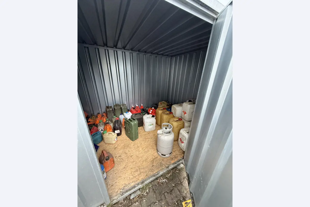 Workshop equipment and various accessories from the construction sector-2