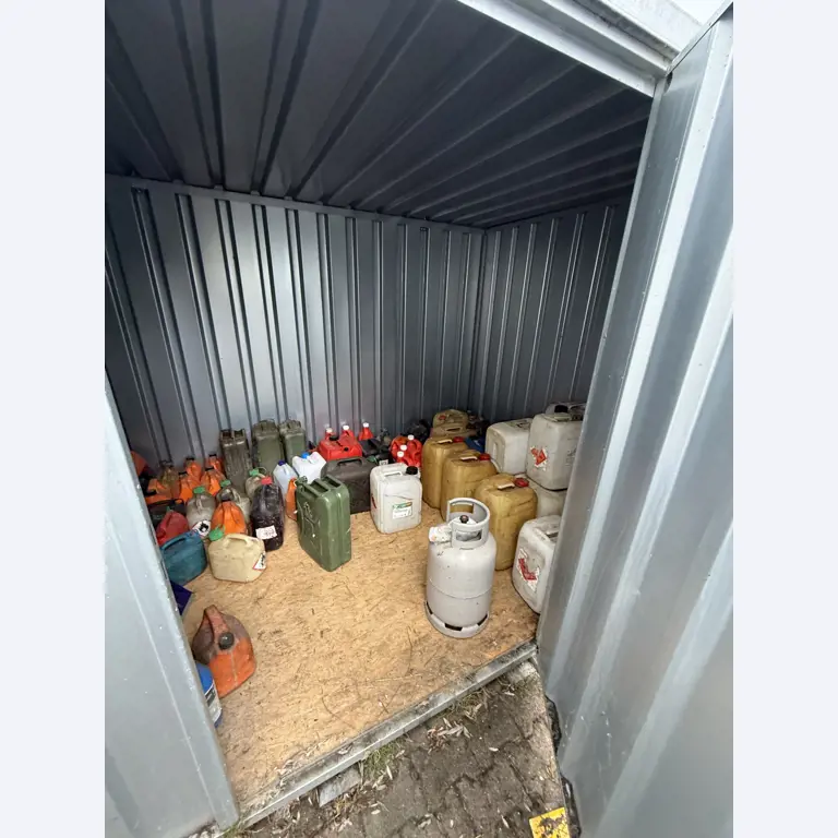 Workshop equipment and various accessories from the construction sector-2