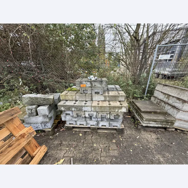 Workshop equipment and various accessories from the construction sector-1