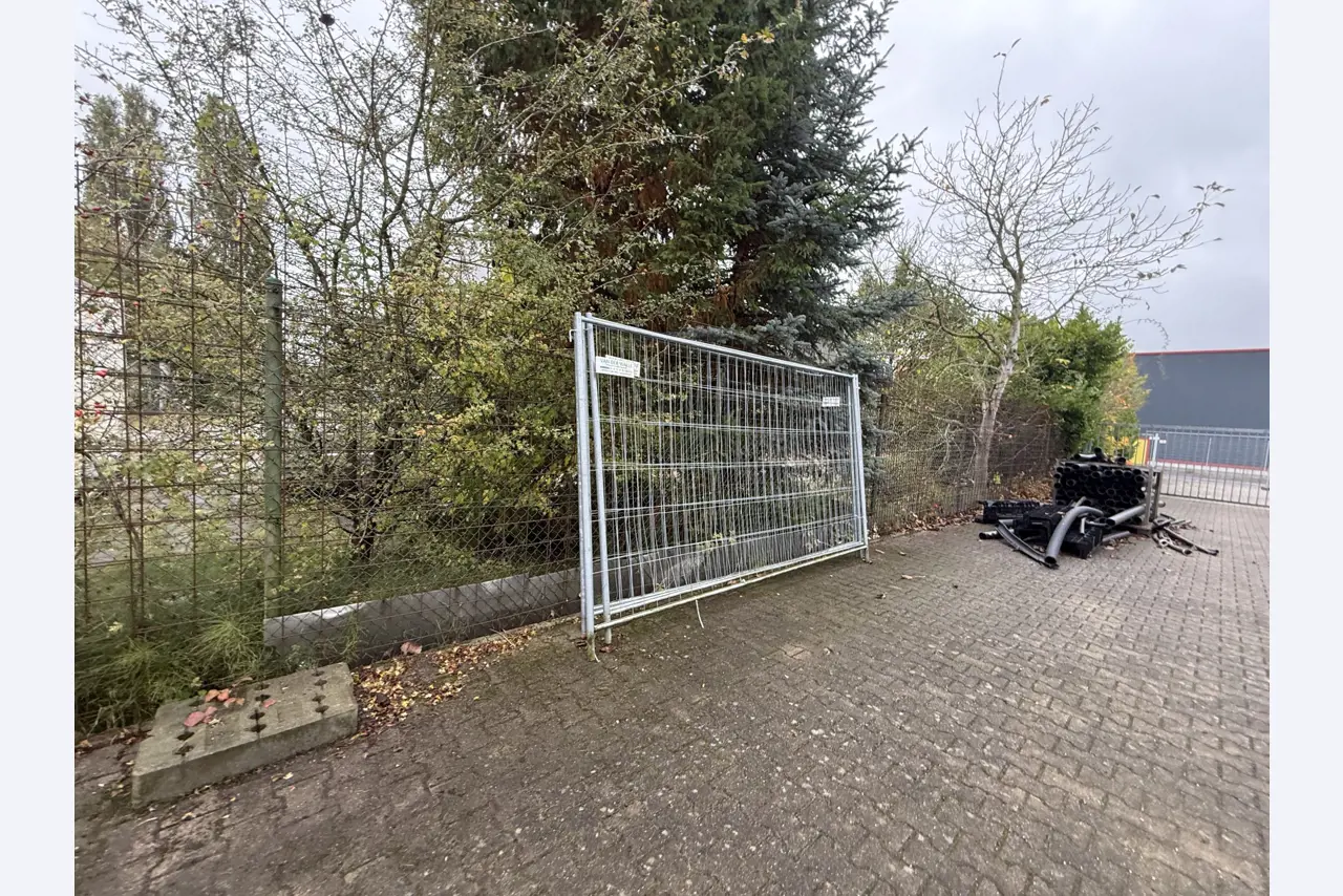 Workshop equipment and various accessories from the construction sector-2