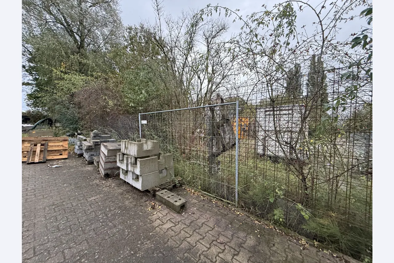 Workshop equipment and various accessories from the construction sector-3