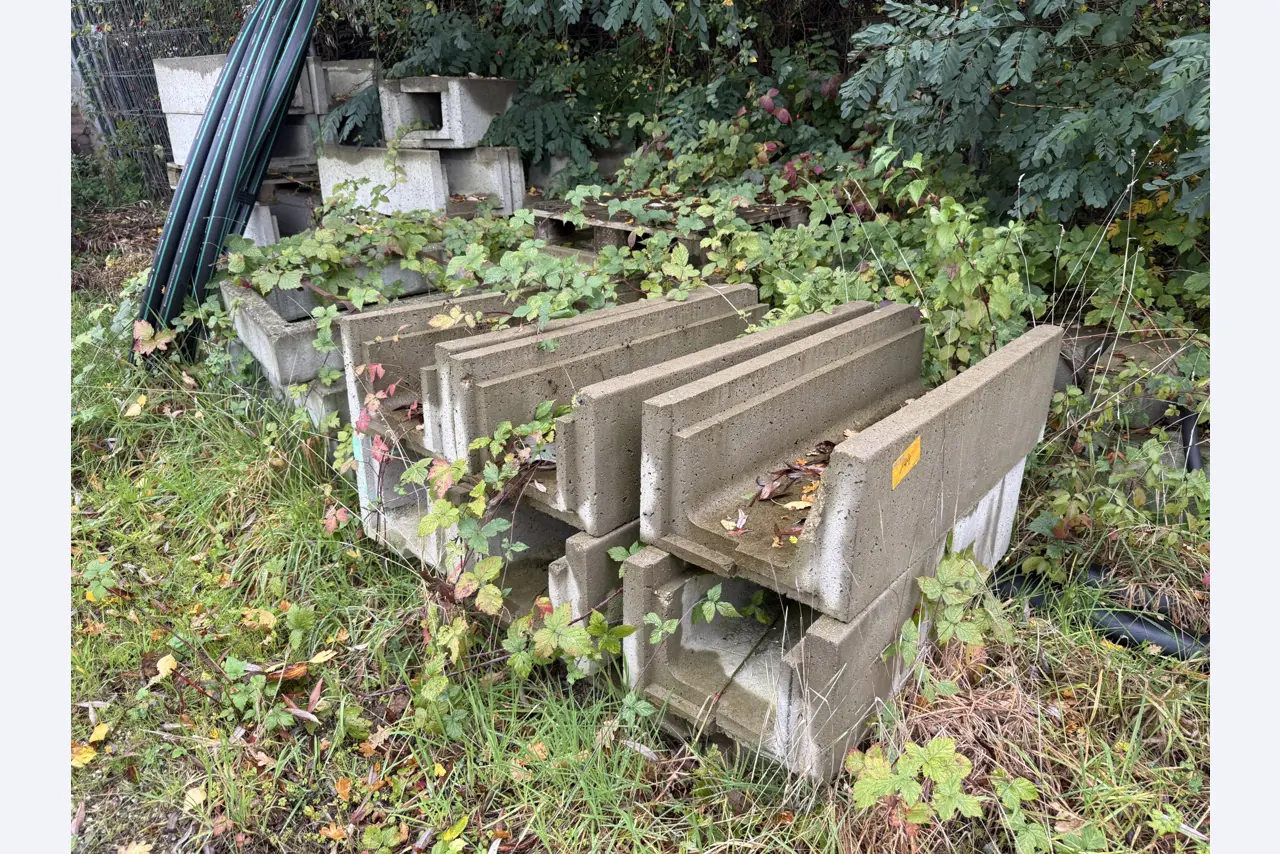 Workshop equipment and various accessories from the construction sector-1