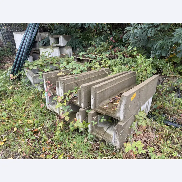 Workshop equipment and various accessories from the construction sector-1