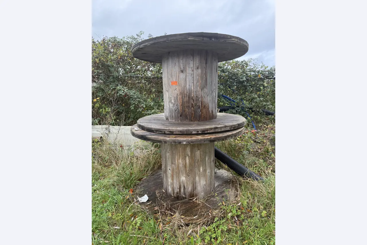 Workshop equipment and various accessories from the construction sector-1