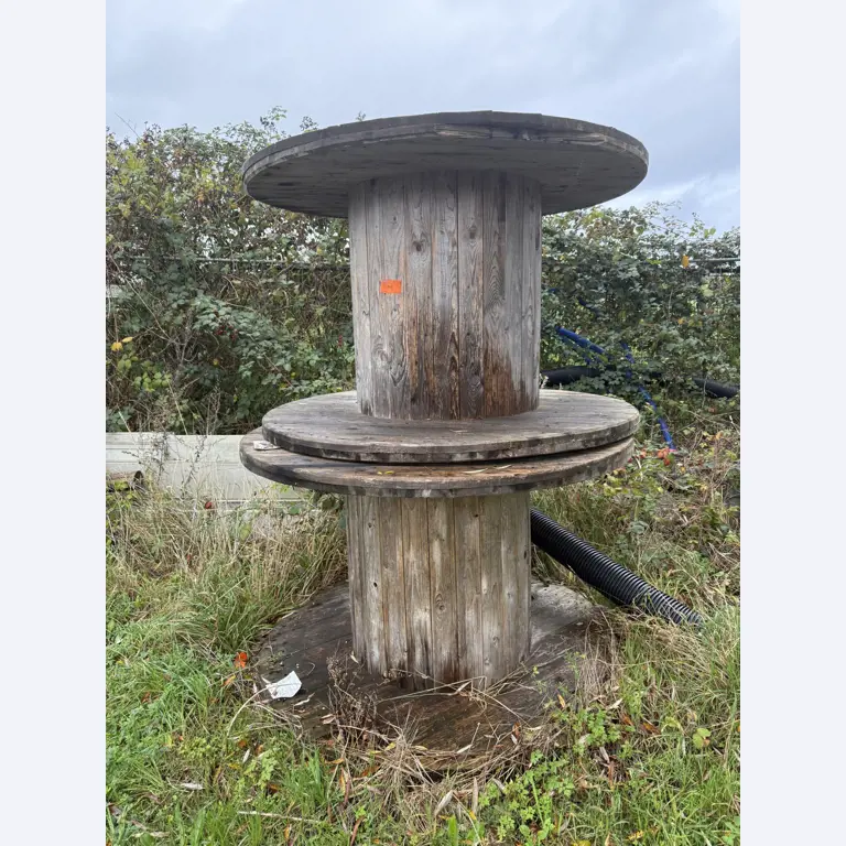 Workshop equipment and various accessories from the construction sector-1