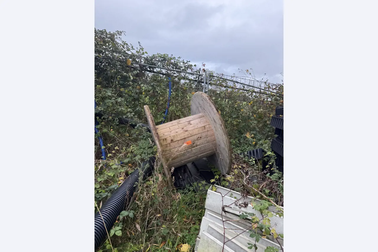 Workshop equipment and various accessories from the construction sector-2