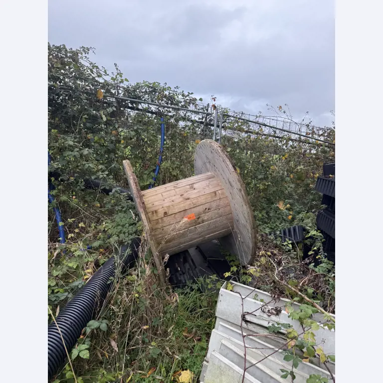 Workshop equipment and various accessories from the construction sector-2