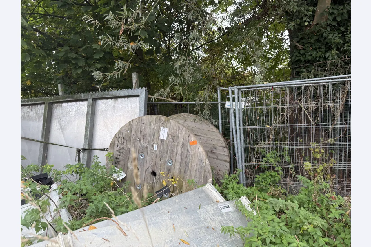 Workshop equipment and various accessories from the construction sector-3