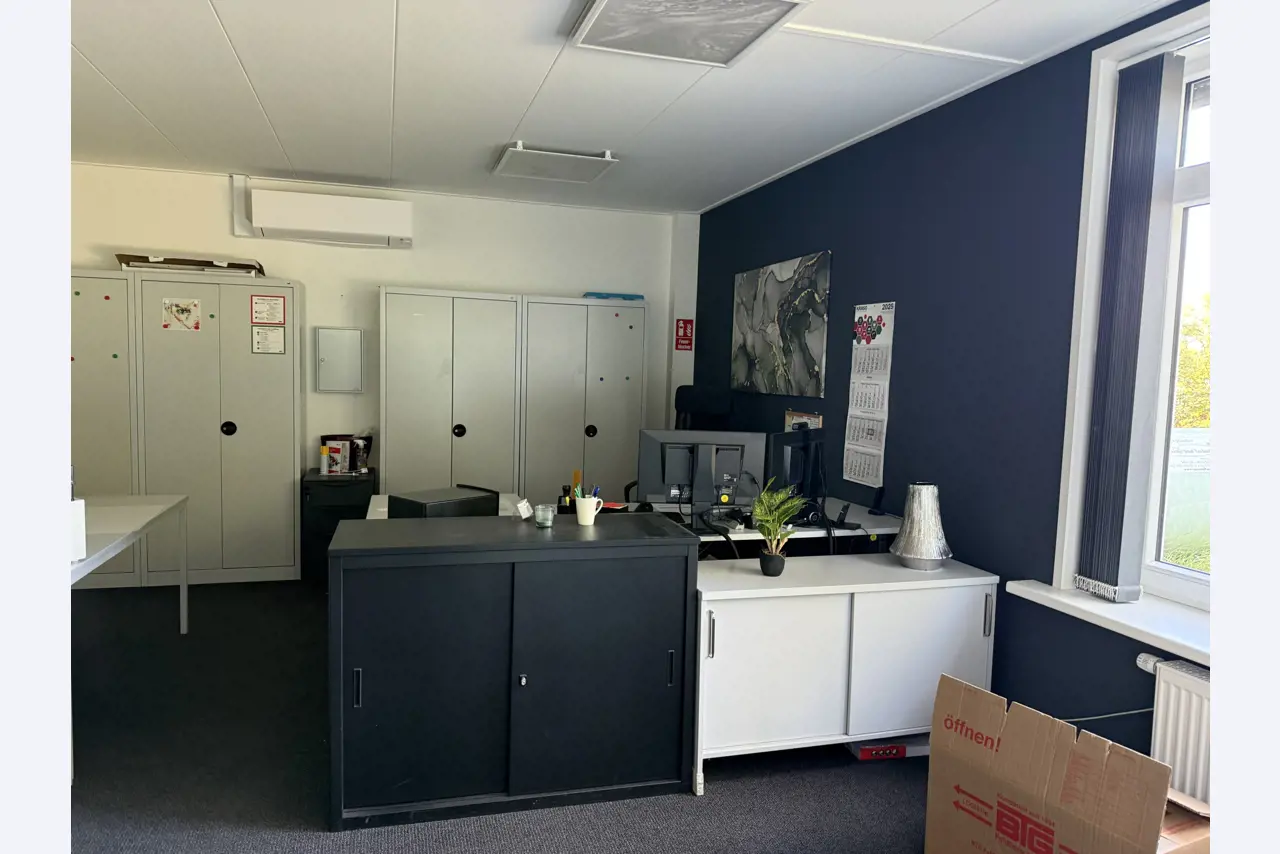 Workshop equipment and various accessories from the construction sector-1