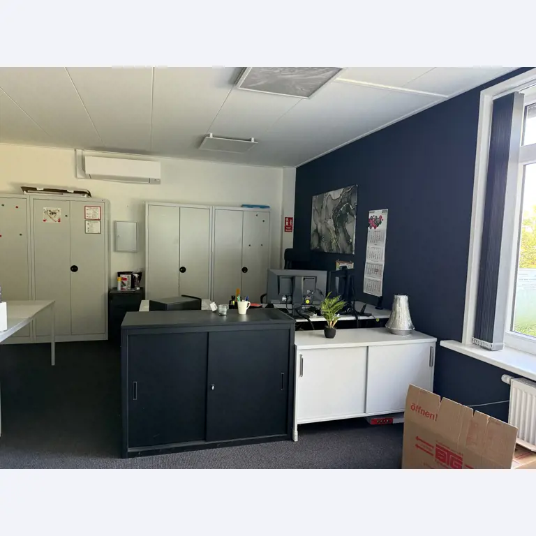 Workshop equipment and various accessories from the construction sector-1