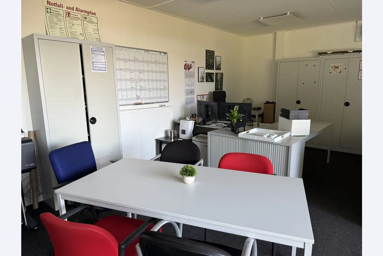 Workshop equipment and various accessories from the construction sector-2