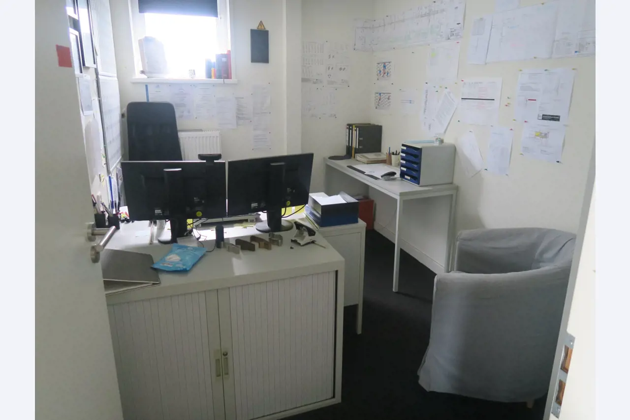 Workshop equipment and various accessories from the construction sector-1