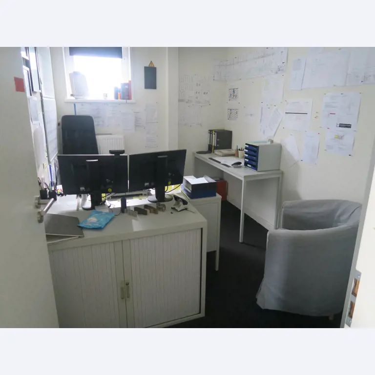 Workshop equipment and various accessories from the construction sector-1