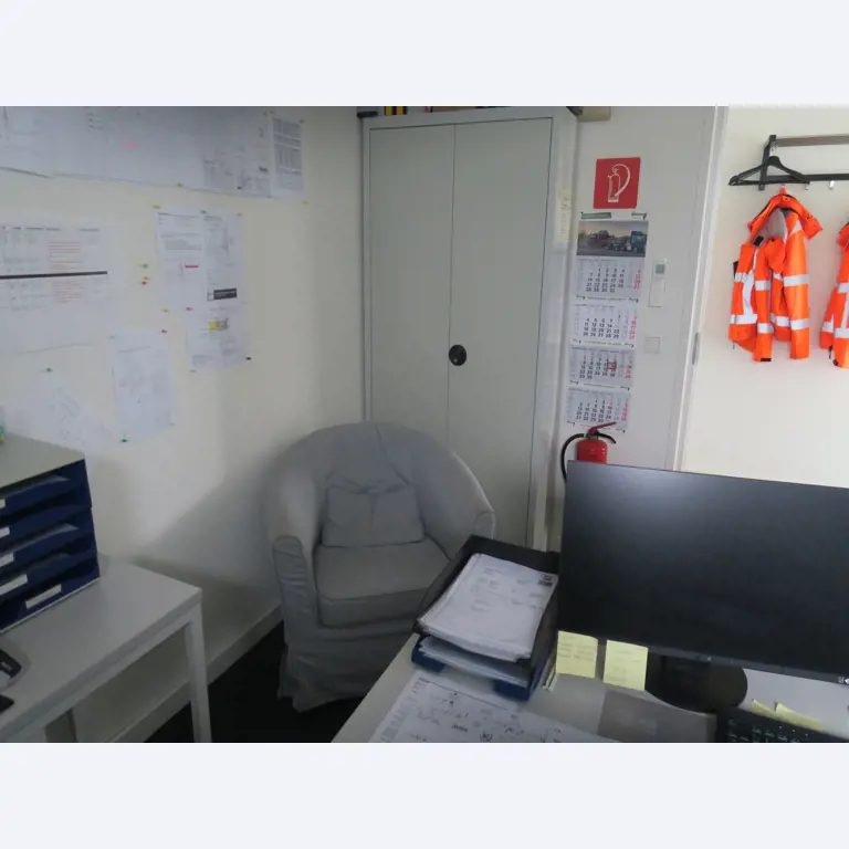 Workshop equipment and various accessories from the construction sector-2