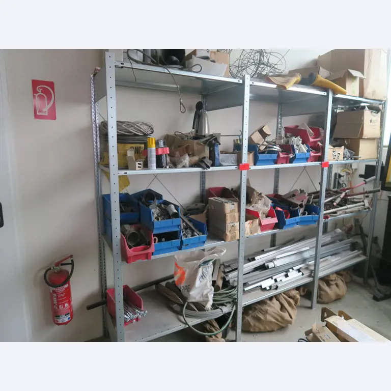 Werkplaatsuitrusting en diverse accessoires uit de bouwsector-1