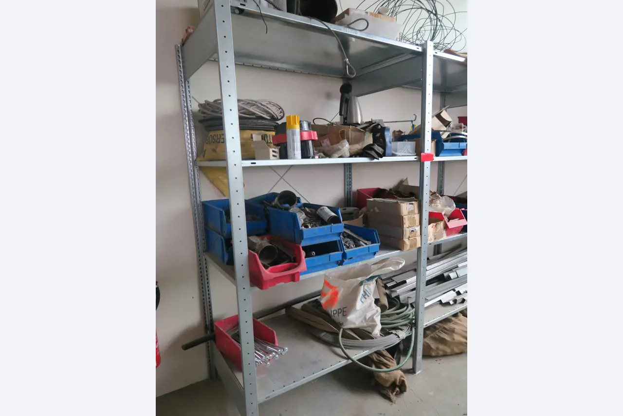 Werkplaatsuitrusting en diverse accessoires uit de bouwsector-2