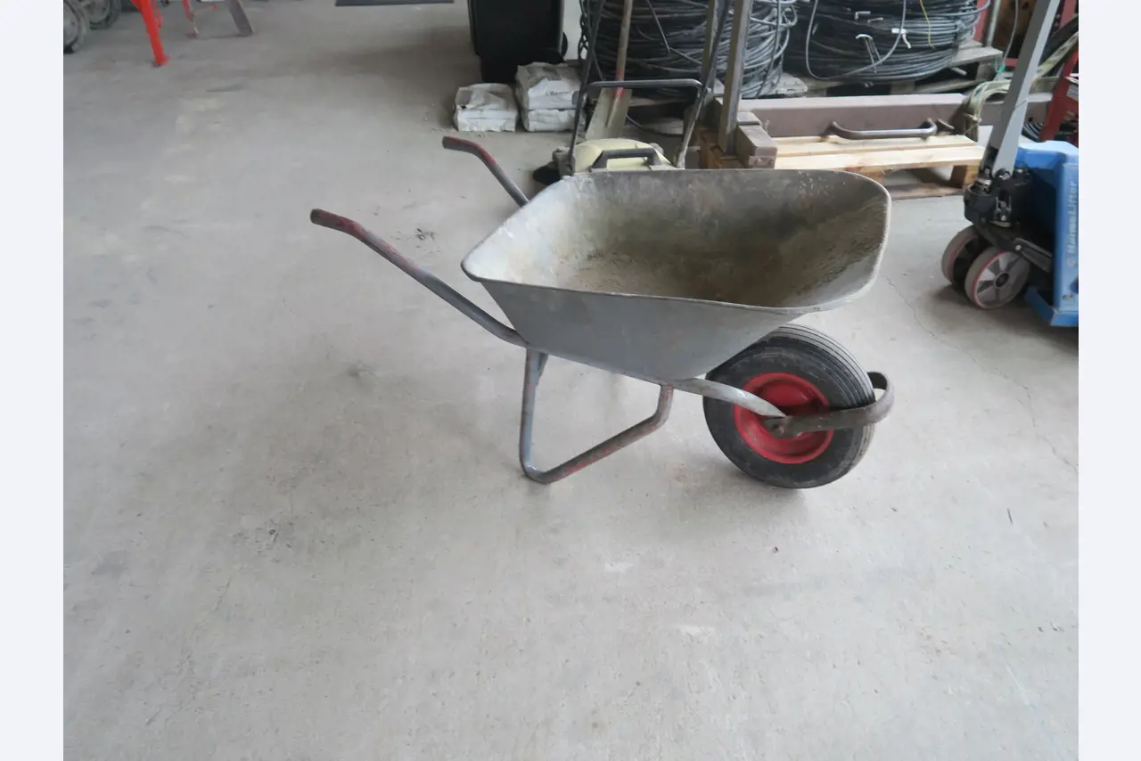 Workshop equipment and various accessories from the construction sector-1