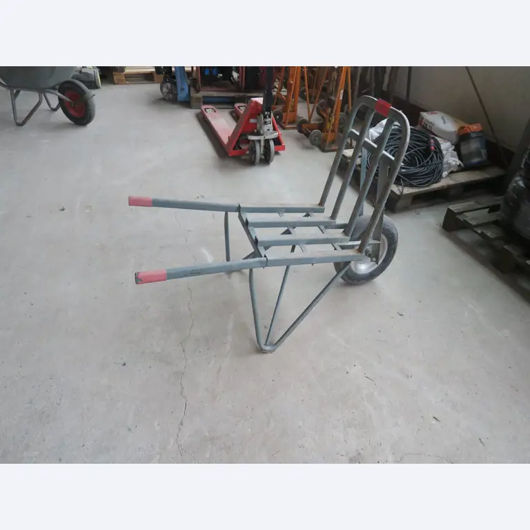 Workshop equipment and various accessories from the construction sector-1