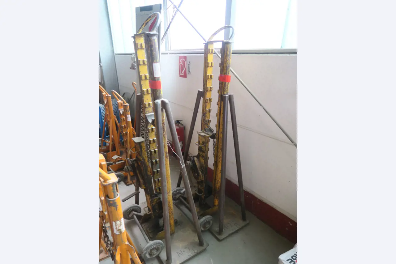 Workshop equipment and various accessories from the construction sector-1
