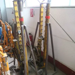 1 Posten Cable drum lifter