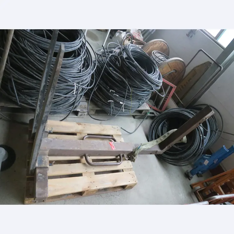 Workshop equipment and various accessories from the construction sector-1