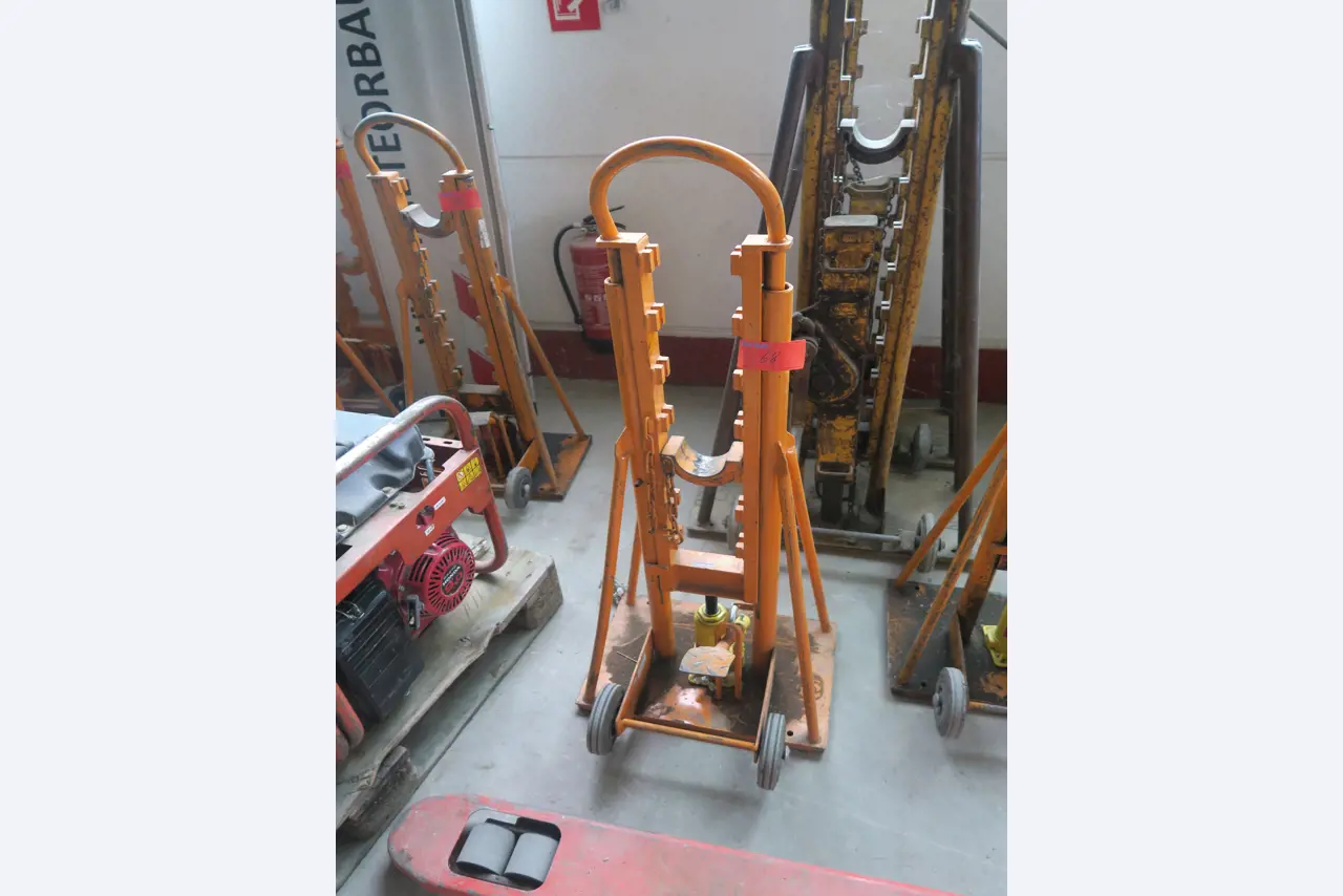 Workshop equipment and various accessories from the construction sector-1