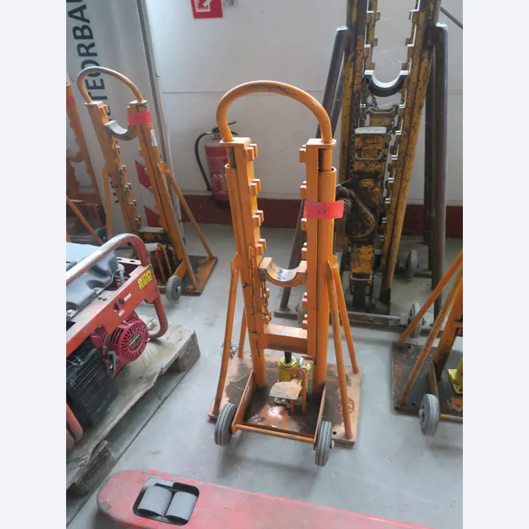 Workshop equipment and various accessories from the construction sector-1