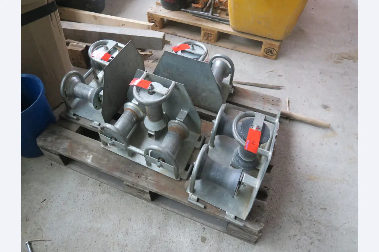 Dílenské vybavení a různé příslušenství z oblasti stavebnictví-2