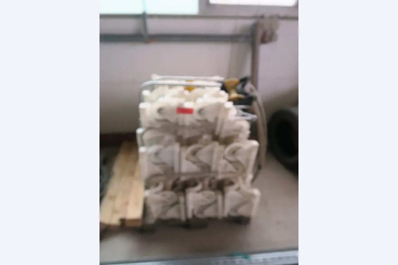 Workshop equipment and various accessories from the construction sector-1